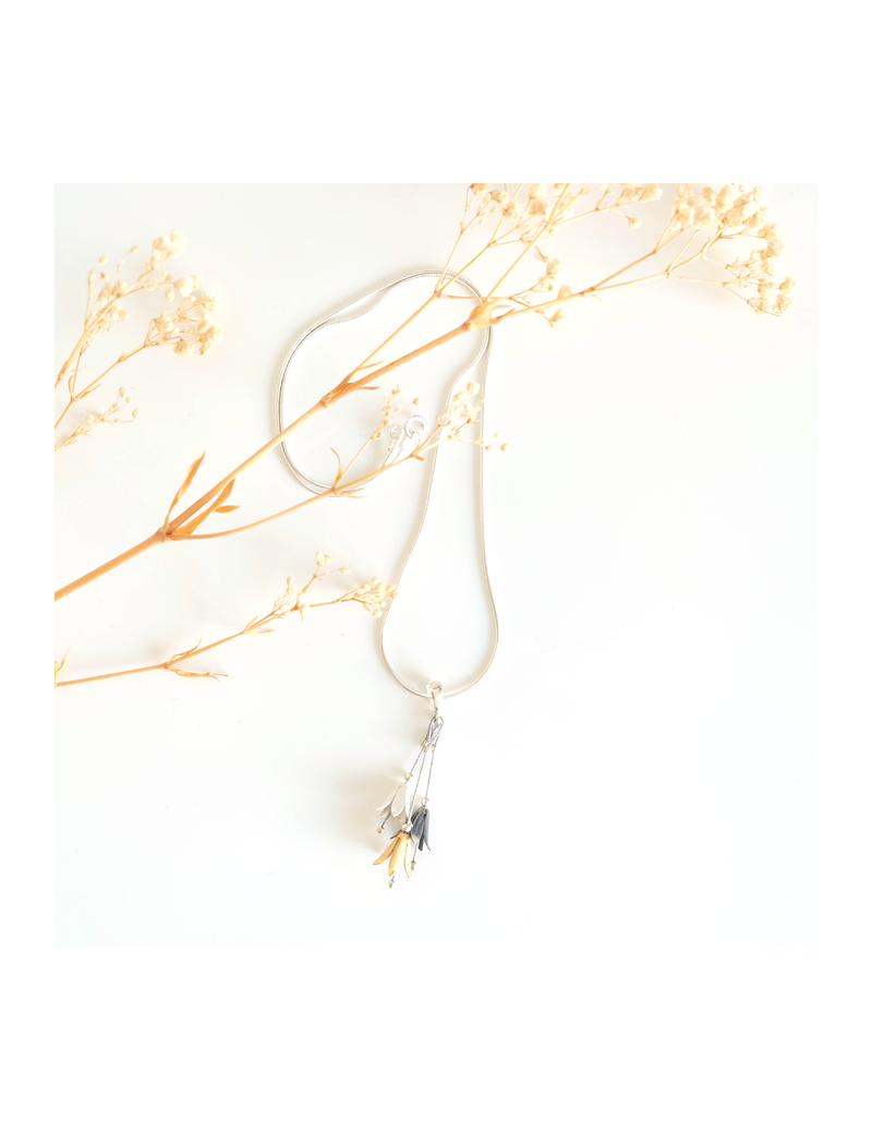 Silver flower pendant necklace
